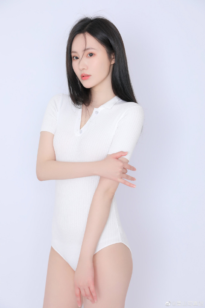 蹦蹦跳跳的世界 封面